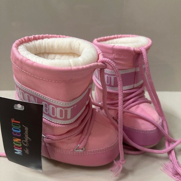 Moon Boot Other - 💗NWT💗 Moon Boot Mini Nylon Water Reppellant Boot (Walker)